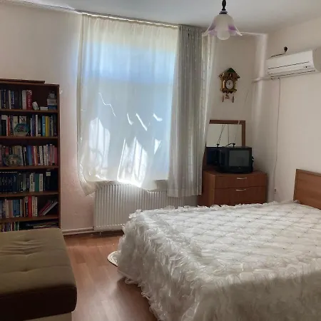 Havuz Imkani Sunan Doga Ile Ic Ice Bir Ev